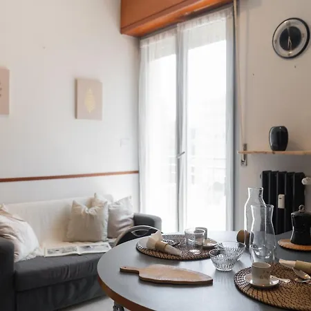 Appartement V.le Della Repubblica Bilocale Vicino Al Mare. Pietra Ligure