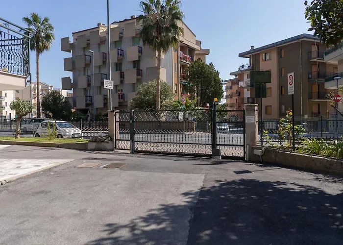 V.le Della Repubblica Bilocale Vicino Al Mare. * Pietra Ligure