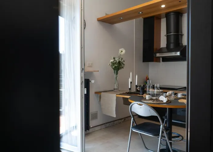 Appartement V.le Della Repubblica Bilocale Vicino Al Mare. Pietra Ligure
